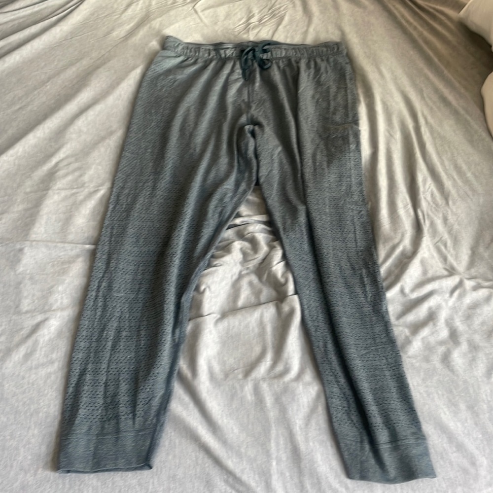 Lululemon size 8 Womens sweats- mesh- barely worn so comfy!